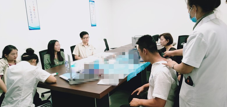 尋醫(yī)問診在身邊 健康生活伴我行(圖1) 尋醫(yī)問診在身邊 健康生活伴我行(圖1)