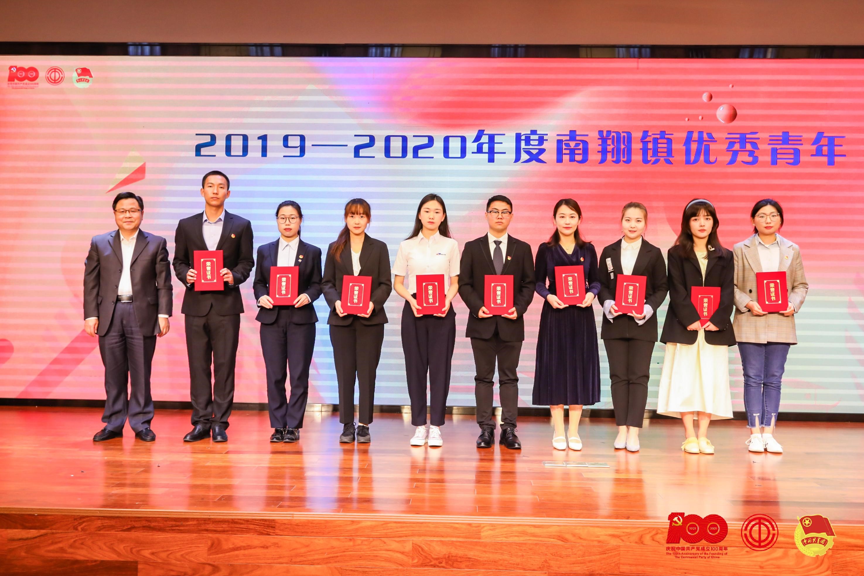 揚(yáng)奮斗者精神 向勞動(dòng)者致敬(圖1) 揚(yáng)奮斗者精神 向勞動(dòng)者致敬(圖1)