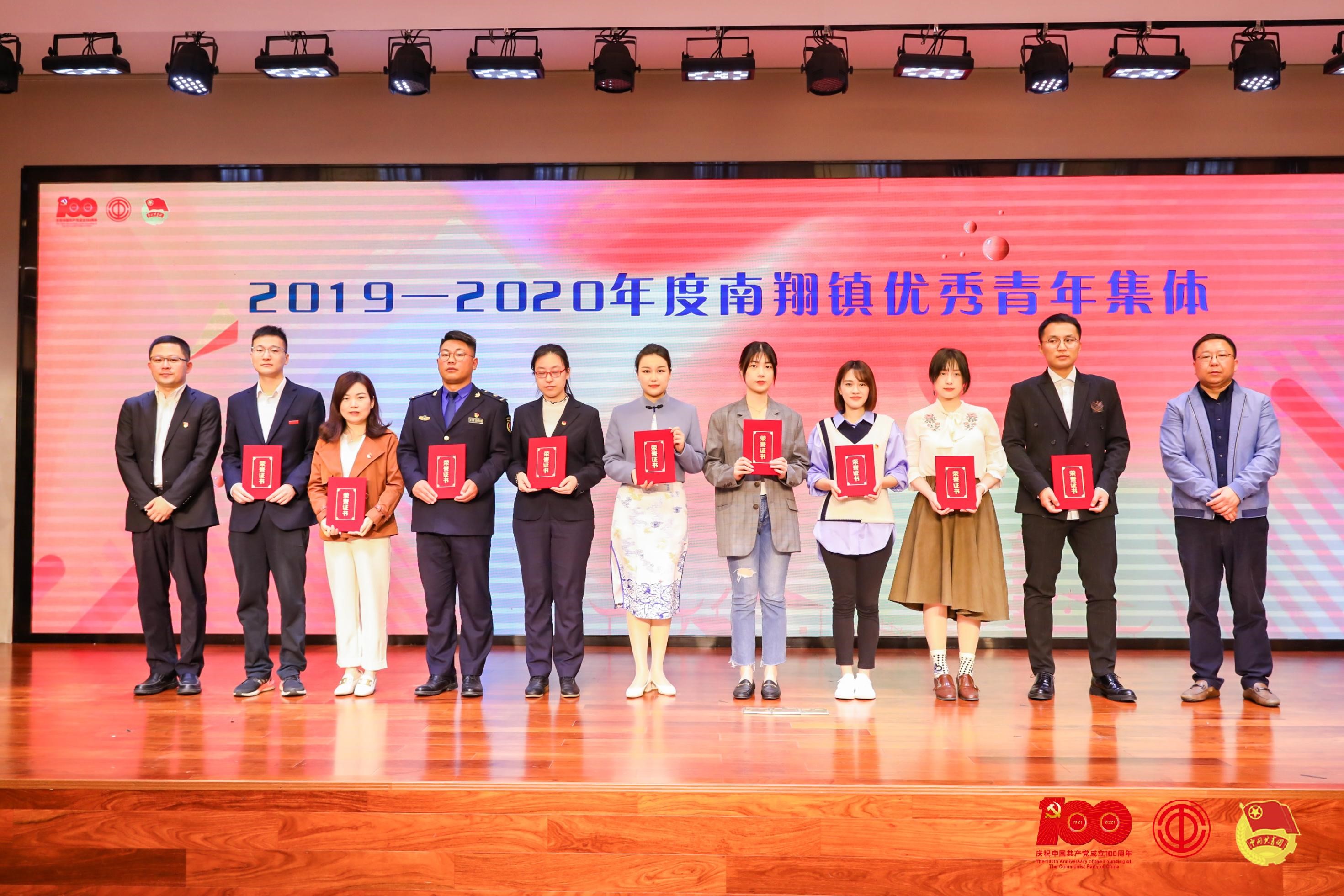 揚(yáng)奮斗者精神 向勞動(dòng)者致敬(圖2) 揚(yáng)奮斗者精神 向勞動(dòng)者致敬(圖2)