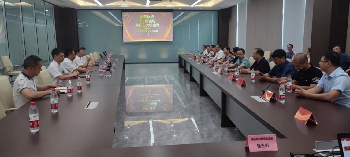 井岡山大學領導參觀江西工廠做交流指導(圖2) 井岡山大學領導參觀江西工廠做交流指導(圖2)