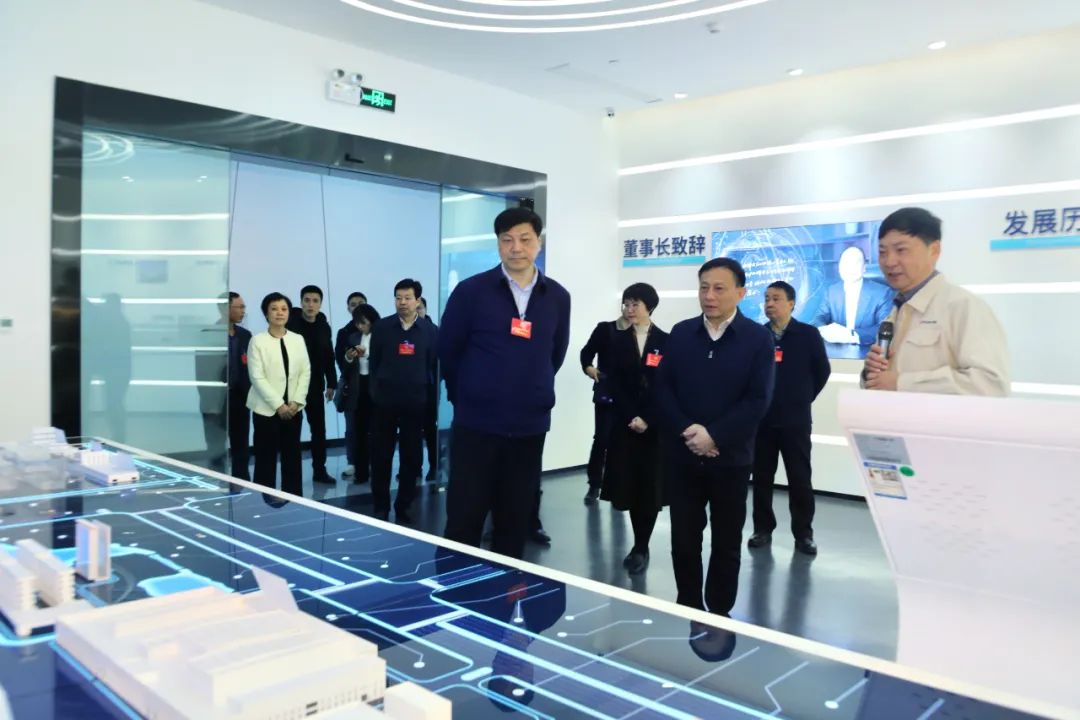 江西省吉安市人大常委會(huì)主任廖宏率省市人大代表來(lái)江西南亞新材考察(圖1) 江西省吉安市人大常委會(huì)主任廖宏率省市人大代表來(lái)江西南亞新材考察(圖1)